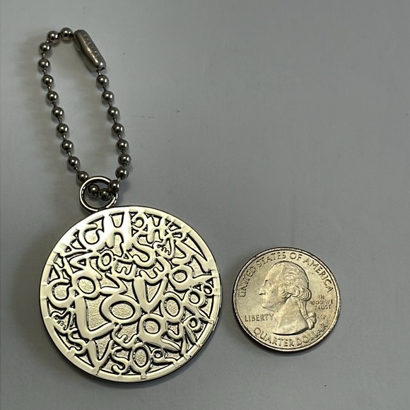 Coach Loves Poppy Medallion Disc Charm Key Fob Hang Tag Silver - Picture 4 of 10